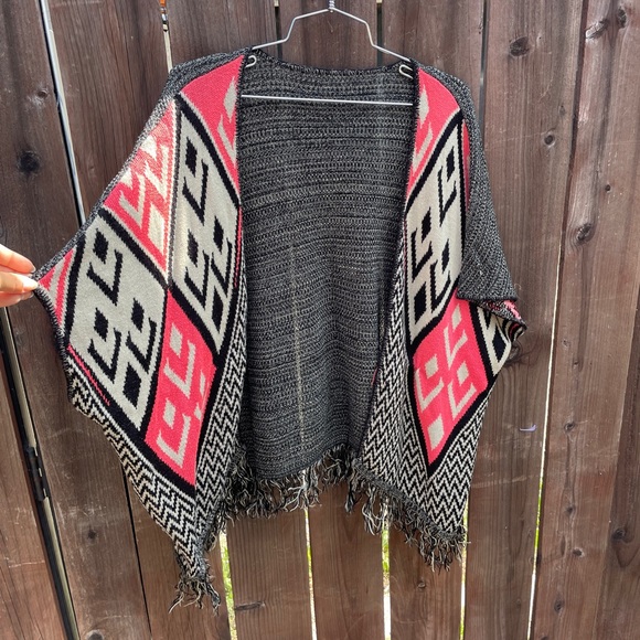 NO BRAND | Women’s Woven Poncho Cover Up - Picture 2 of 3